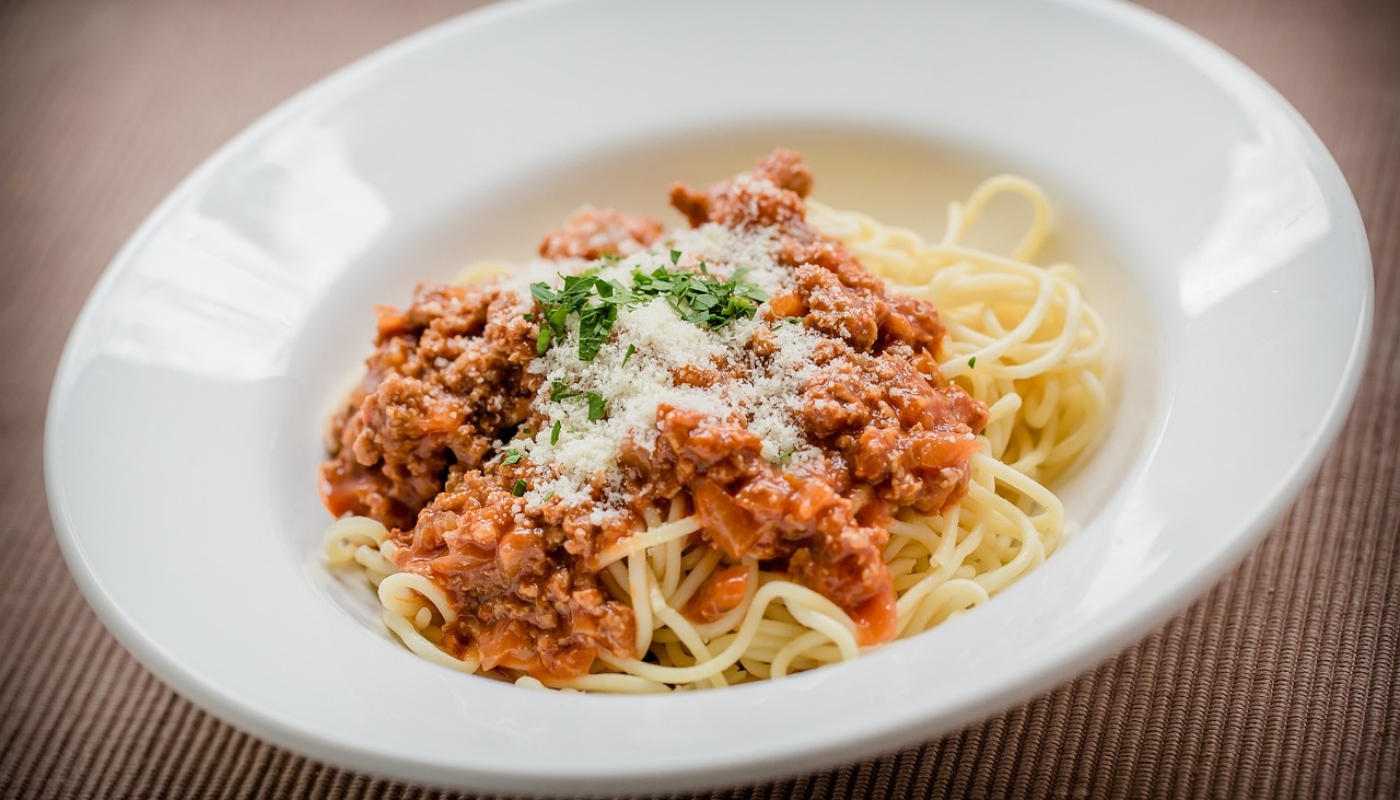Prato de macarrão à bolonhesa