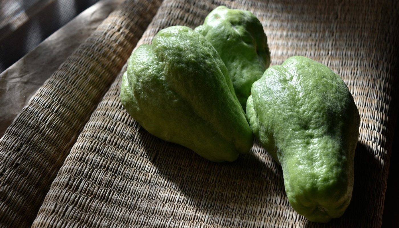 como descascar chuchu